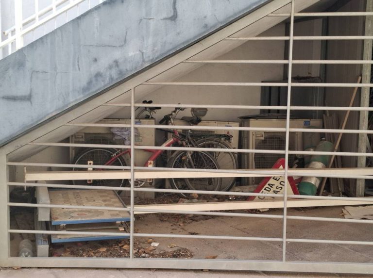 Així es degrada Porto Cristo: l’antic quarter de la policia local convertit en un abocador davant la passivitat política.