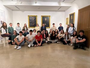 Vuit alumnes de batxillerat debaten sobre el llegat d’Antoni Maura al Museu de Mallorca