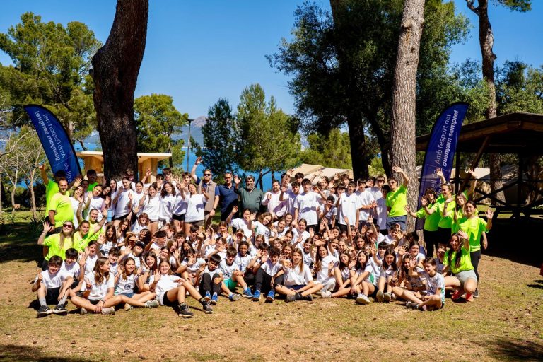 Un total de 500 joves participen a les colònies esportives de Pasqua a Artà i Alcúdia