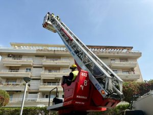 Els Bombers de Mallorca perfeccionen l’ús d’autoescales en rescats d’altura a Alcúdia