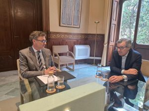 El vicepresident Costa i el president de la CNMV analitzen la situació econòmica i financera