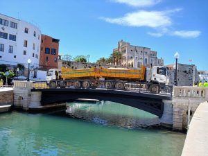 El pont de Sa Colàrsega de Ciutadella reobre al trànsit després de superar les proves de càrrega