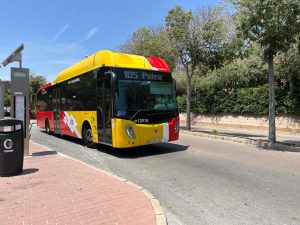 Més de la meitat dels treballadors hotelers de Calvià utilitzen el transport públic