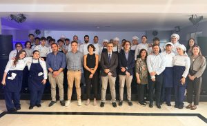 El conseller Antoni Vera visita els alumnes de cuina del CC Sant Pere a s’Arenal