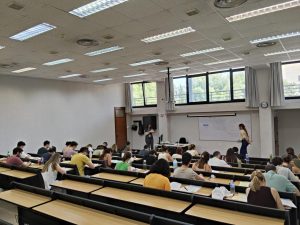 Un total de 212 facultatius s’examinen per obtenir 97 places fixes a la UIB