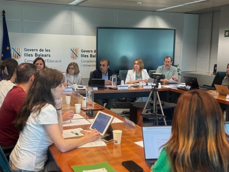 Educació proposa un curs de permís retribuït per als docents amb quinze anys d’experiència