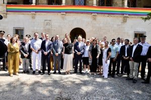 Margalida Prohens presideix el minut de silenci per les víctimes dels terratrèmols de Veneçuela