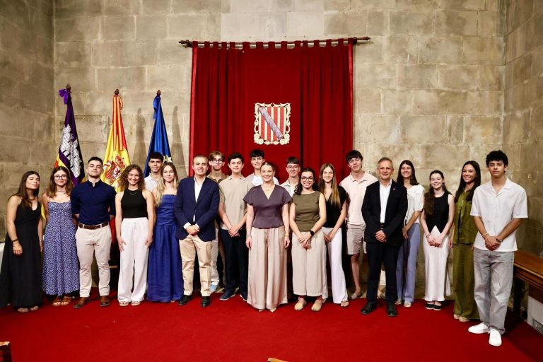 Margalida Prohens rep els alumnes amb les millors notes de les PAU 2026