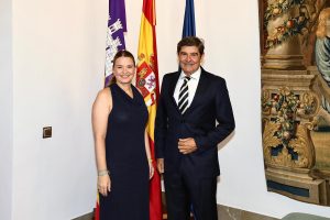 Margalida Prohens rep el fiscal superior Adrián Salazar en una audiència al Consolat de Mar