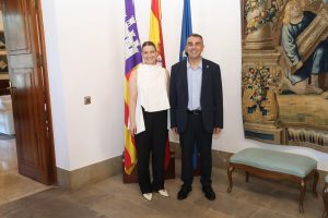 Margalida Prohens rep en audiència el batle de Deià Joan Ripoll al Consolat de Mar