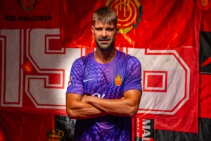 El jugador Iván Pichu Cuéllar continuarà una temporada més al RCD Mallorca