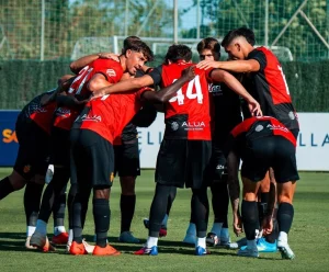 El RCD Mallorca supera l’Al-Fateh per tres a zero en el primer partit de pretemporada