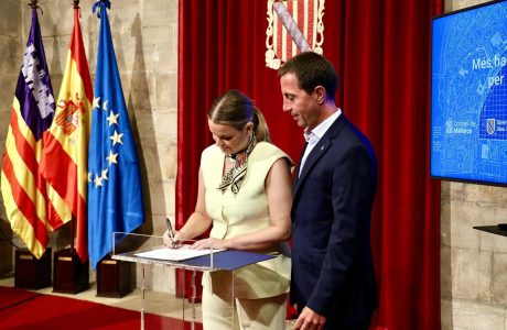 Acte de signatura del conveni entre el Govern de les Illes Balears i el Consell de Mallorca per a la construcció d'habitatges públics.
