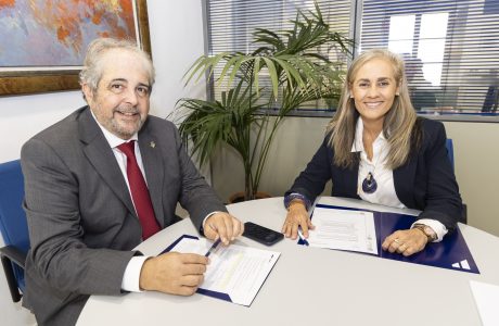 El conseller Rafel Bosch i la directora insular Carmen Moreno reunits per tractar la mesura de teletreball.