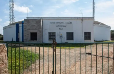 Instal·lacions del dipòsit d'aigua des Caragolí a Menorca