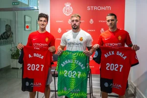 El RCD Mallorca presenta Arnau Tenas, Antoniu Roca i Alex Sala com a nous fitxatges