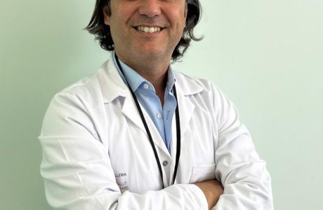 Vista d'una intervenció de cirurgia maxil·lofacial a l'hospital Mateu Orfila