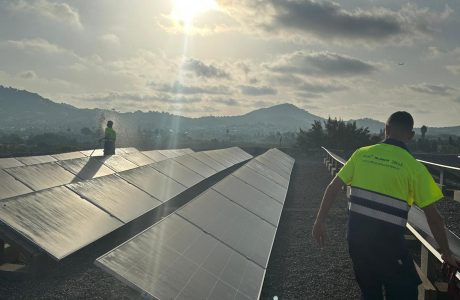 Panells solars fotovoltaics instal·lats a l'estació de bombament d'aigües residuals d'Eivissa