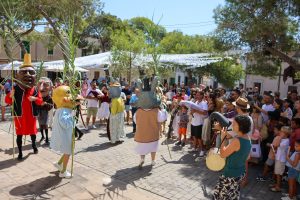 S’Alqueria Blanca celebra la diada de Sant Roc amb la missa solemne, caparrots i la correguda de joies