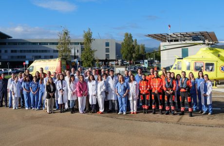 Equip mèdic aplicant un tractament d'alta complexitat a Son Espases