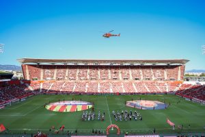 El Consell de Mallorca reparteix 12.000 banderes a Son Moix per la Diada abans del partit del RCD Mallorca
