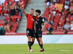 El RCD Mallorca suma la tercera victòria consecutiva a Son Moix amb un 2-0 davant el Sabadell