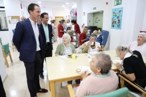 El Servei d’Atenció Integral a Domicili per a gent gran s’amplia fins a les 18.400 hores mensuals a Mallorca