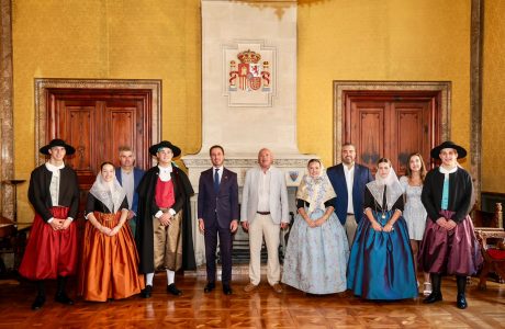 Recepció oficial de la comitiva de la Festa des Vermar de Binissalem al Palau del Consell de Mallorca.