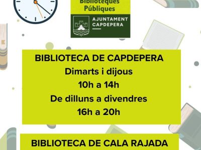 Interior d'una biblioteca municipal amb prestatgeries de llibres i taules de lectura