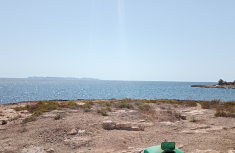 Vista panoràmica del jaciment arqueològic de l'Illot des Frares a la Colònia de Sant Jordi
