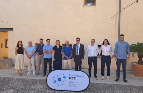 Lliurament de claus als representants dels clústers empresarials al ParcBit