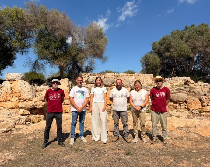 Visita institucional al jaciment talaiòtic de les Talaies de Can Jordi a Santanyí