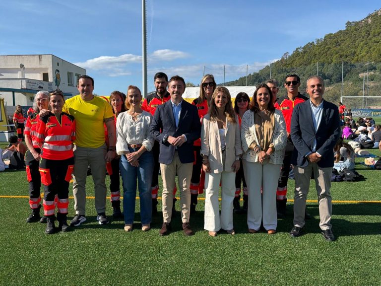 230 alumnes practiquen reanimació cardiopulmonar al camp de futbol de sa Plana, a Andratx