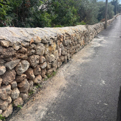 Alaró conclou la reforma de les parets del carrer del Puig de Sa Comuna per evitar inundacions i millorar la seguretat
