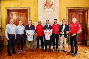El Consell de Mallorca reconeix els èxits en ciclisme de dos bombers de la institució
