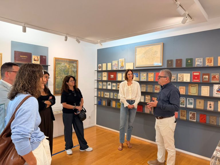El Consell destina 60.000 euros a la Fundació Coll Bardolet, que repassa els orígens del turisme a Mallorca