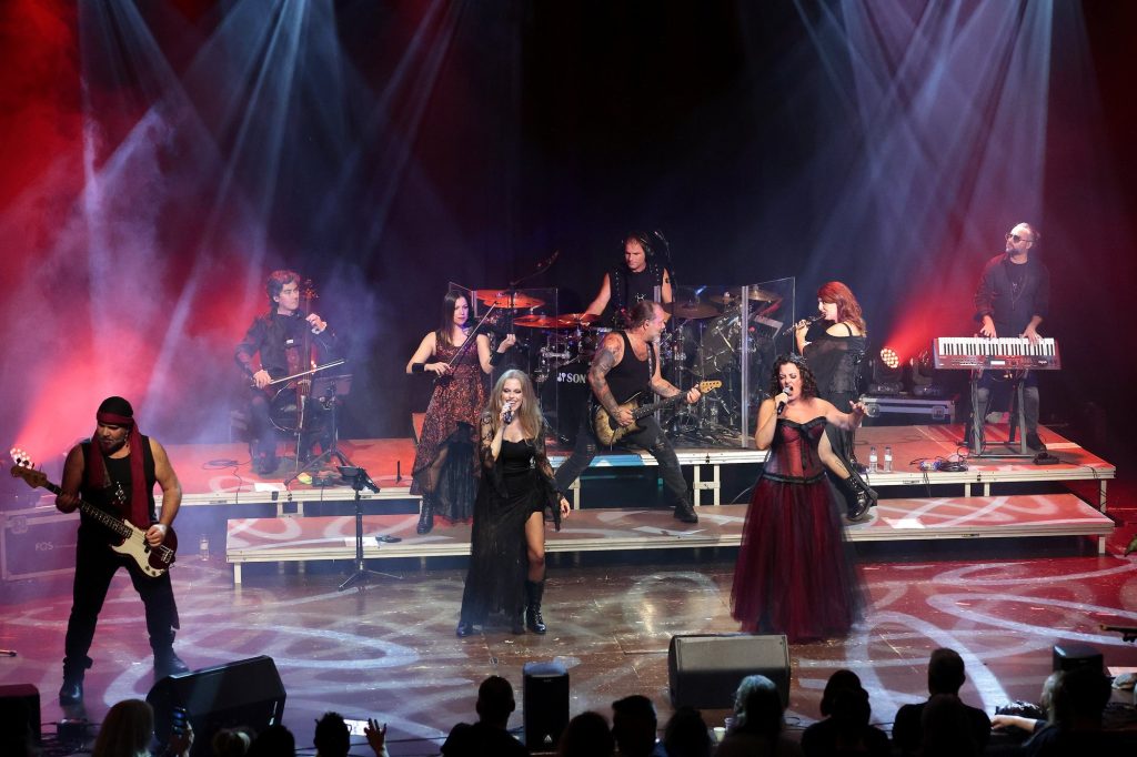 Najash Symphonic Metal en concert, amb els nou músics a l'escenari