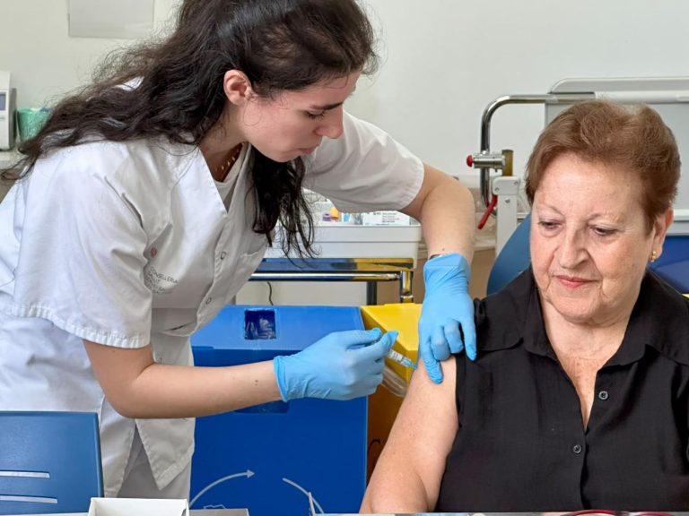 Salut obre la vaccinació de la grip als centres de salut amb 289.090 dosis preparades