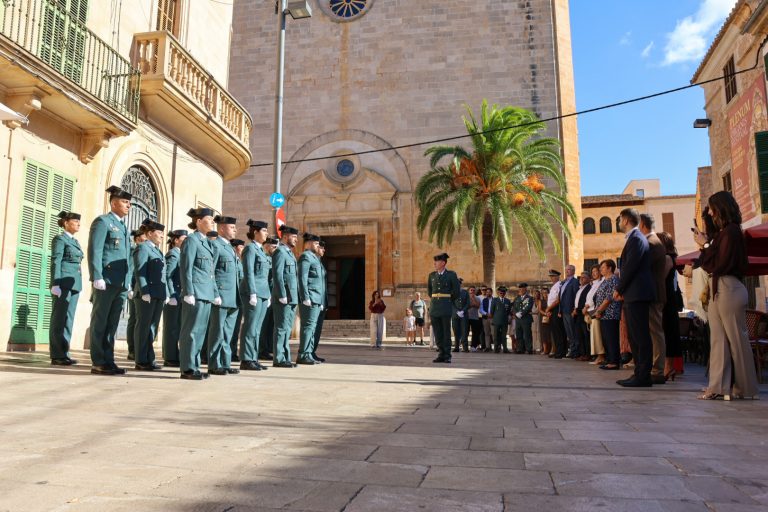 Santanyí homenatja la Guàrdia Civil i acomiada l’agent David Guerrero per la seva jubilació