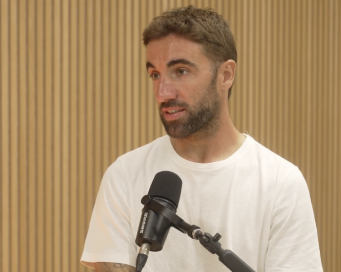 Sergi Darder durant la gravació d'una campanya de salut mental